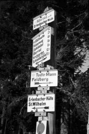 Oberried: Stollenbacher Hütte; Wegweiser auf der Erlenbacher Waide; 1144 m