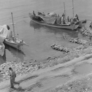 Fischerboote im Hafen von Nessebar. Heimkehrende Küstenfischer auf dem Schwarzen Meer, an der Bucht von Burgas