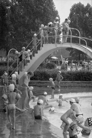 Badebetrieb im Freibad Rüppurr