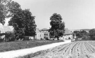 Markersdorf-Friedersdorf. Blick zum Langeschen Gut zu dem ehem. eine Windmühle gehörte