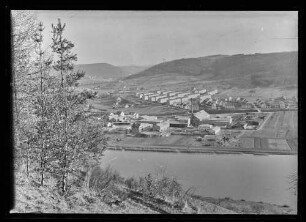 Blick über den Main auf Glashütte und Wohngebiet