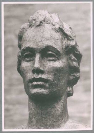 Frauenstatue II, Detail, 1929, Bronze