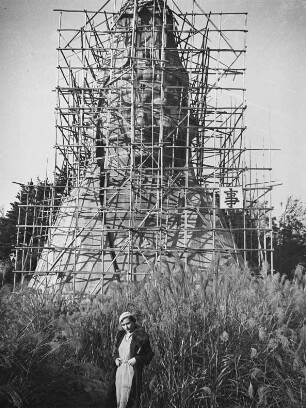 Kamakura-Okamoto. Ofuna Kannonji. Ofuna Kannon (1929 begonnen) während der Erbauung