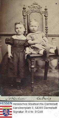 Carrière, Sophie geb. v. Hofmann (1860-1934) / Porträt im Alter von ca. 3 Jahren mit Bruder Ludwig v. Hofmann (1861-1945) / Sophie stehend, Ludwig auf Stuhl sitzend