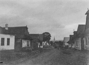 Dorfstraße : Straße durch ein Dorf in Zips
