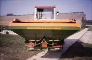 Fotografie: Gartenbautechnik-Freiland, Düngung, Schleuderstreuer, Zweischeibenstreuer