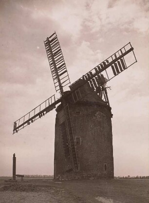 Pahrenz bei Prausitz : Pahrenz bei Prausitz. Turmholländerwindmühle (erbaut 1889)