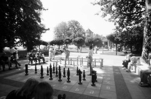 Überlingen: Freilichtschachspiel im Park