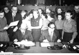 Görlitz, Kundgebung der Gewerkschaft Gesundheitswesen mit einer polnischen Delegation, Maxim Zetkin und Prof. Dr. Welker, Verdienter Arzt des Volkes, Auftritt der Sport- und Kulturgruppe der Staatsanstalt für Krankengymnastik Leipzig, 13./14. Februar 1951