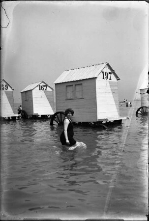 Belgien, Badekarren an der Küste