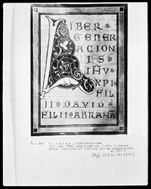 Evangeliar aus Kloster Hohenwart — Initialseite L(iber generationis), Folio 8recto