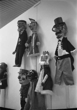 Ausstellung der Karlsruher Schulen über die im Werkunterricht geschaffenen Arbeiten.
