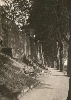 Geithin, an der Stadtmauer