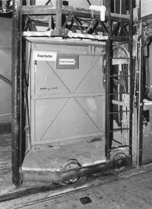 Bühnentechnik : Dresden-Altstadt, Theaterstraße 2. Schauspielhaus (Großes Haus). Bühnentechnik