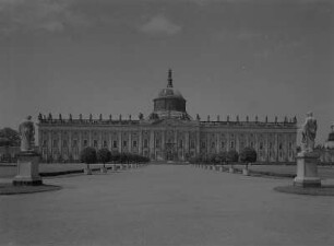 Potsdam. Sanssouci, Neues Palais, Gartenfront