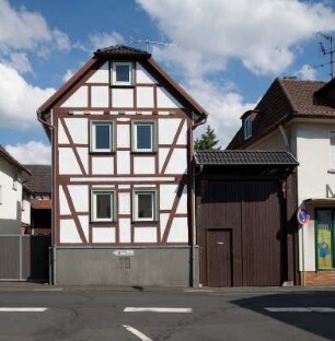Pohlheim, Kreuzplatz 1