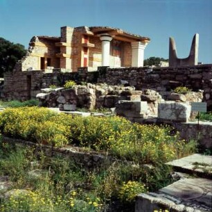 Palast von Knossos : Kreta, Knossos. Minoischer Palast. Das Südost-Propyläon mit Prozessionsgang und Stierhörnern. P63