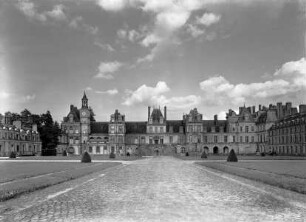 Château de Fontainebleau — Cour du Cheval Blanc — Ostflügel