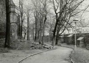 Stadtbefestigung : Freiberg (Sachsen). Stadtmauer. Blick vom Zwinger gegen äußeren Mauerring nach Norden
