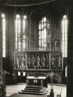 Marienaltar: Verkündigung, Geburt Christi, Anbetung, heilige Sippe (1. Wandlung des Marienaltars); Christus am Ölberg, Dornenkrönung, Kreuzigung, Kreuztragung (2. Wandlung des Altars)