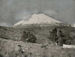 Cotopaxi aus West, vorne Reschreiter malend