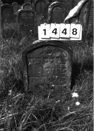 Grabstein 1448 (Index: 100098079) Maße HxBxT: 58x43x8 cm: Grabstein 1448