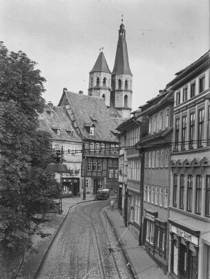 Nordhausen : Nordhausen. Barfüßerstraße. Blick nach Südosten gegen die Türme der Blasiikirche (15. Jahrhundert)