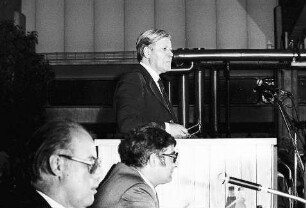 Freiburg im Breisgau: Bundeskanzler Helmut Schmidt bei einer SPD-Veranstaltung in der VAG-Halle [mit Rolf Böhme]