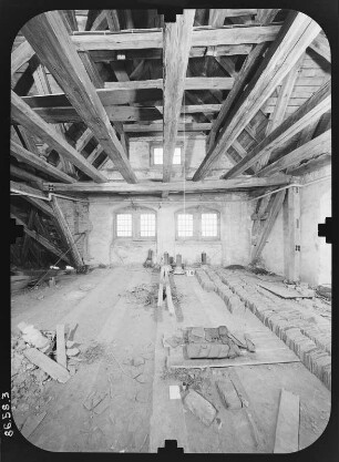 Ranis. Burg (Erwähnung 1199, 13./14. Jh.). Dachboden