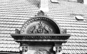 Zittau. Grabmal für Müllermeister Karl Gottlieb Kummer auf dem Frauenfriedhof, Detail