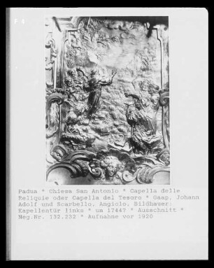 Tür der linken Nische mit Antoniusszenen und Tugenden — Der heilige Antonius predigt den Fischen