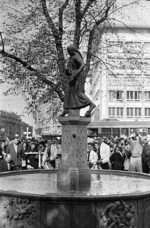 Basel: Einweihung des Vreneli Brunnen