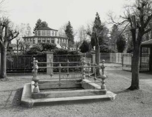Neugersdorf, Spreequelle : Neugersdorf. Spreequelle (1888) mit Einfassung, Volksbadstraße. Straßenansicht