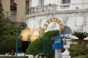 Nizza - Cafègarten : Cafe-Garten des Luxus Hotels Negresco an der Promenade des Anglais in Nizza. 2006