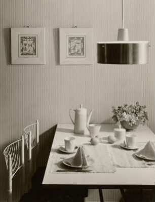 Musterwohnzimmer (1962; Zentrales Entwicklungsbüro Schkeuditz ). Eßplatz