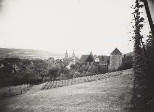 Spalt. Stadtansicht mit Türmen der ehemaligen Stiftskirche Sankt Nikolaus und Turm der Stadtbefestigung von Südwesten
