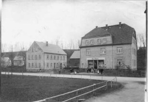 Colmnitz (Pretzschendorf-Colmnitz). Ortsteilansicht (Niedercolmnitz) mit Wohnhaus mit Laden von Karl Beier