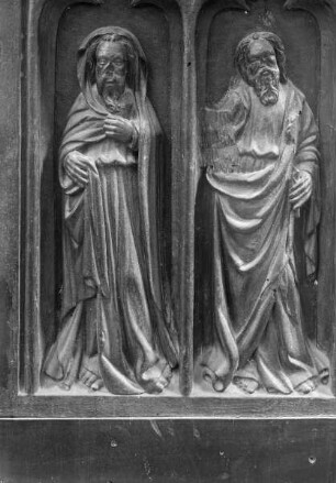 Südliches Chorgestühl, hintere westliche Seitenwange mit zwei Aposteln