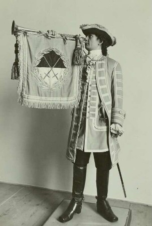 Kurfürstlich Sächsischer Hoftrompeter : Kurfürstlich Sächsischer Hoftrompeter von 1725 im Sächsischen Armeemuseum (1923/1924-1938)