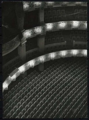 Nationaltheater, München Wiederaufbau: Zuschauerraum Parkett / Blick von oberen Rängen