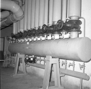 Roßwein. VEB Terra-Schuhfabrik. Einweihung der neuen Heizanlage. Heizkeller (Teilansicht) mit Heizungsanlage