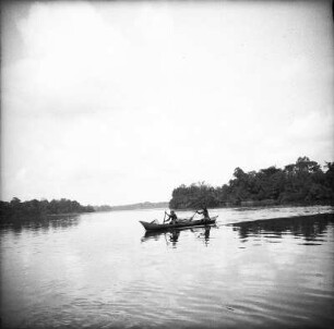 Boot auf dem Mbini : Ein Boot auf dem Mbini.