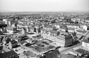 Freiburg: Blick vom Münsterturm auf Friedrichstraße