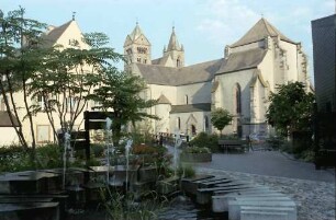 Breisach: Münster vom Hotel Münsterberg, mit Brunnen