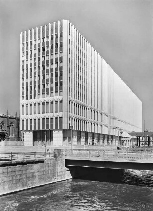 Berlin, Eisenbrücke am Außenministerium