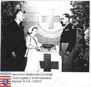 Darmstadt, 1947 April 17 / Wohltätigkeitskonzert des Roten Kreuzes / Gruppenaufnahme, 1. v. l. Bürgermeister Ludwig Metzger (1902-1993)