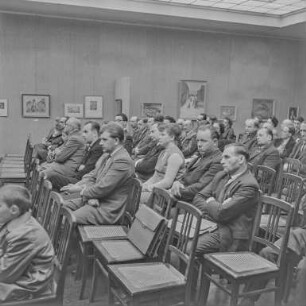 Eröffnung Ausstellung sorbischer Künstler : Bautzen. Ausstellung sorbischer Künstler. Eröffnungsfeier, Blick in den Zuschauersaal