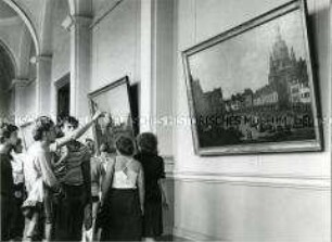 Besucher in der Dresdner Gemäldegalerie Alte Meister