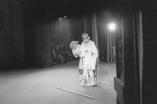 Szenenbilder aus der "Peking-Oper" , Komische Oper Berlin, 1956 : Gastspiel mit Tänzen, Instrumentalmusik, Arien und Volksliedern