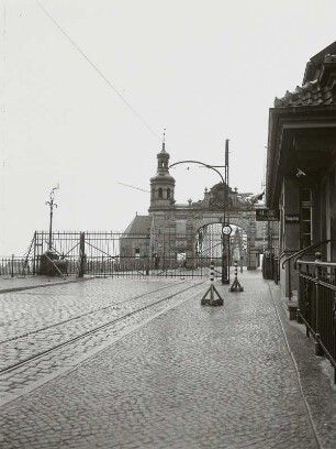Königin-Luise-Brücke : Tilsit. Brückenkopf der Königin-Luise-Brücke (1907) und Zollamt (nach Litauen)
